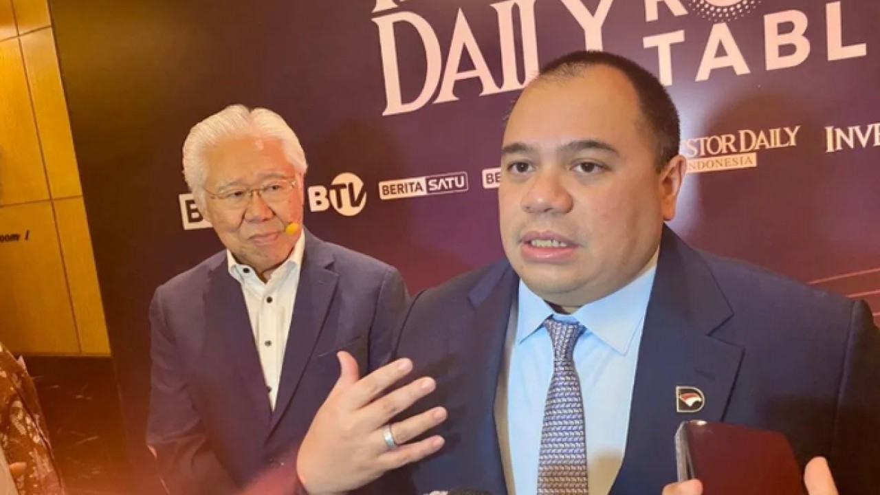 Chief Investment Officer (CIO) Danantara Indonesia Pandu Sjahrir menjawab pertanyaan media dalam wawancara cegat (doorstop) usai menjadi pembicara dalam Investor Daily Roundtable di Jakarta, Selasa (26/5/2026). (ANTARA/Rizka Khaerunnisa) (Antara)