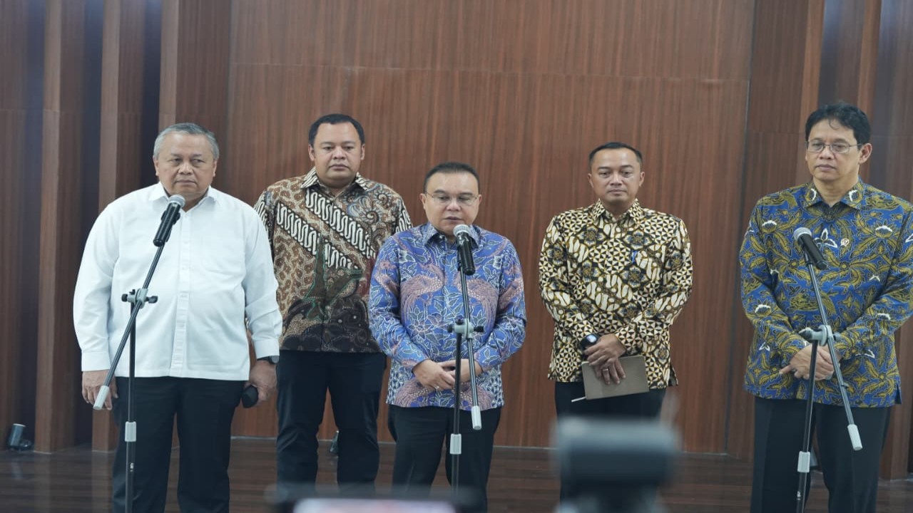 Pemerintah bersama Bank Indonesia (BI) dan Dewan Perwakilan Rakyat (DPR) menggelar rapat koordinasi terkait kondisi perekonomian Indonesia, terutama mengenai upaya stabilisasi nilai tukar rupiah terhadap dolar AS. (Bakom RI)