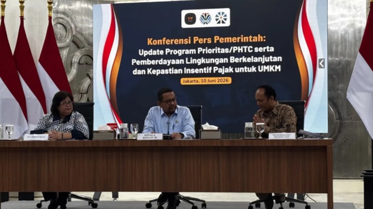 Kepala Bakom RI Muhammad Qodari (tengah) dalam konferensi pers di Jakarta, Rabu (10/6/2026) ANTARA/Prisca Triferna (Antara)