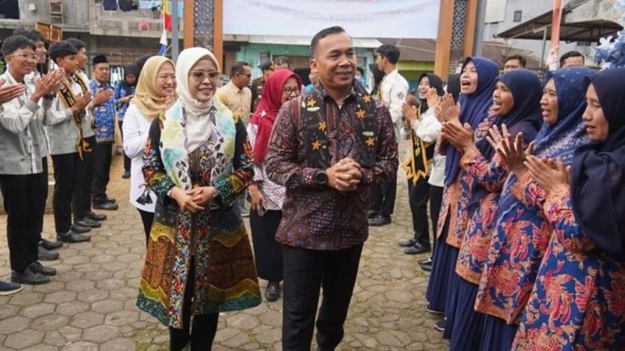 Mendukbangga/Kepala BKKBN Wihaji dalam temu bersama kader Tim Pendamping Keluarga (TPK) di Banjarnegara, Jawa Tengah. (Antara)