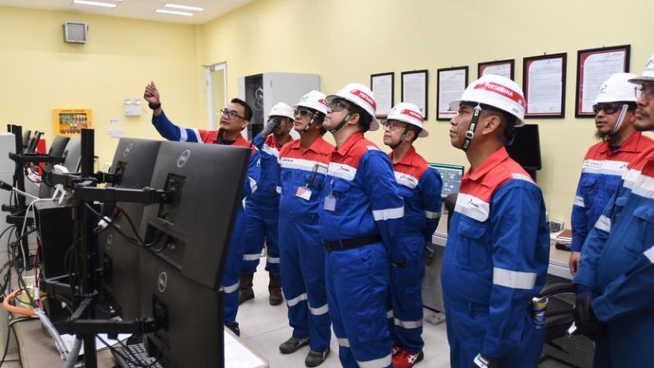 Wakil Direktur Utama PT Pertamina (Persero), Oki Muraza menekankan pentingnya sinergi antarsubholding dan unit bisnis Pertamina untuk mendukung ketahanan energi nasional, terutama di tengah tingginya kebutuhan energi di Pulau Jawa. (Istimewa)