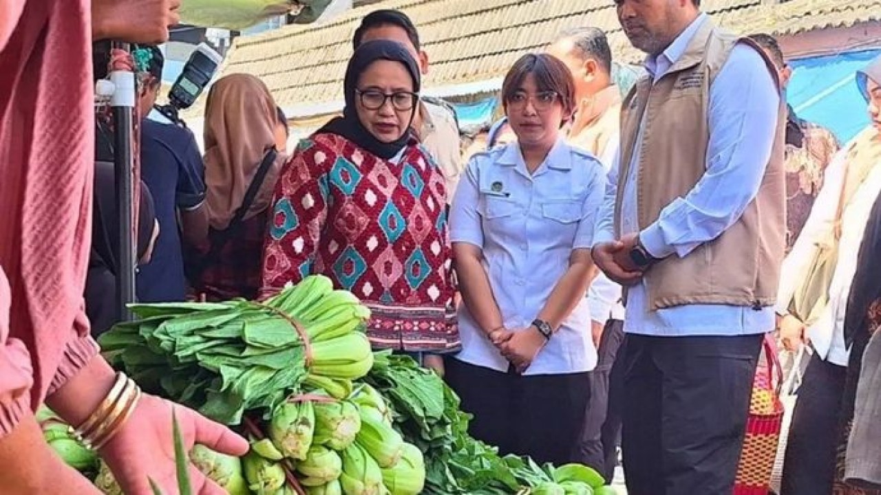 Wakil Kepala BGN Bidang Komunikasi Publik dan Investigasi, Nanik Sudaryati Deyang menghadiri kegiatan Sinergi Ekonomi Kerakyatan Strategi Pemberdayaan Peternak dan UMKM dalam Mendukung MBG di Kabupaten Magetan, Jawa Timur, Senin, 1 Juni 2026.