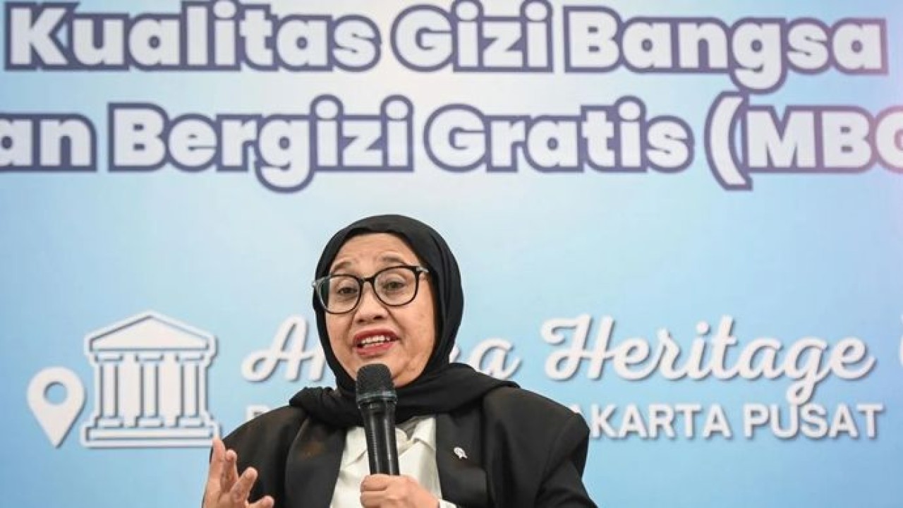 Wakil Kepala Badan Gizi Nasional (BGN) Nanik S. Deyang mengisi Talkshow bertajuk Upaya Meningkatkan Kualitas Gizi Bangsa melalui Makan Bergizi Gratis di Antara Heritage Center (AHC), Pasar Baru, Jakarta, Kamis, 23 Oktober 2025. Talkshow yang menghadi (Antara)