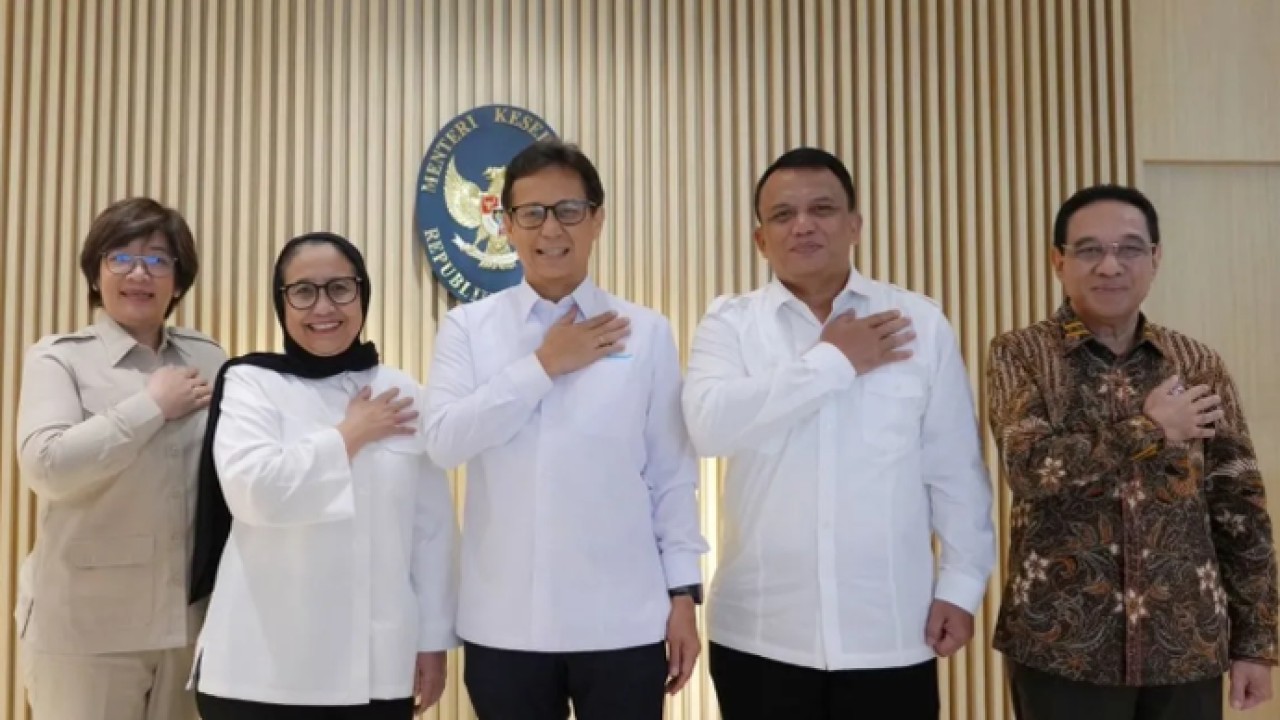 Menteri Kesehatan Budi Gunadi Sadikin (tengah) dalam pertemuan dengan jajaran pemimpin baru Badan Gizi Nasional (BGN) di Jakarta, Selasa (9/6/2026). ANTARA/HO - BGN (Antara)