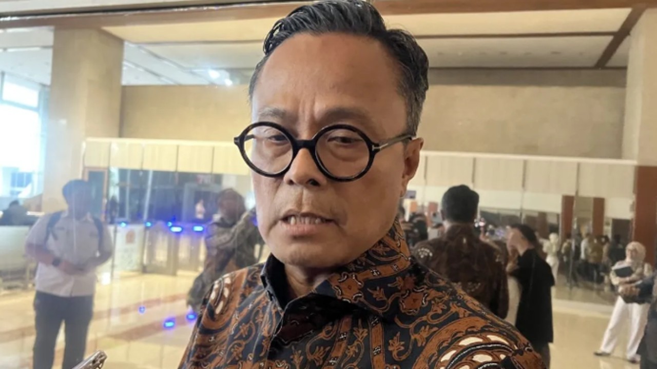 Kepala Badan Pengaturan Badan Usaha Milik Negara (BP BUMN) sekaligus Chief Operating Officer (COO) Danantara Dony Oskaria memberi keterangan ketika dijumpai setelah menghadiri Rapat Kerja (Raker) dengan Komisi VI DPR RI di Kompleks Parlemen Senayan, Jakarta, Senin (8/6/2026). ANTARA/Putu Indah Savitri (Antara)