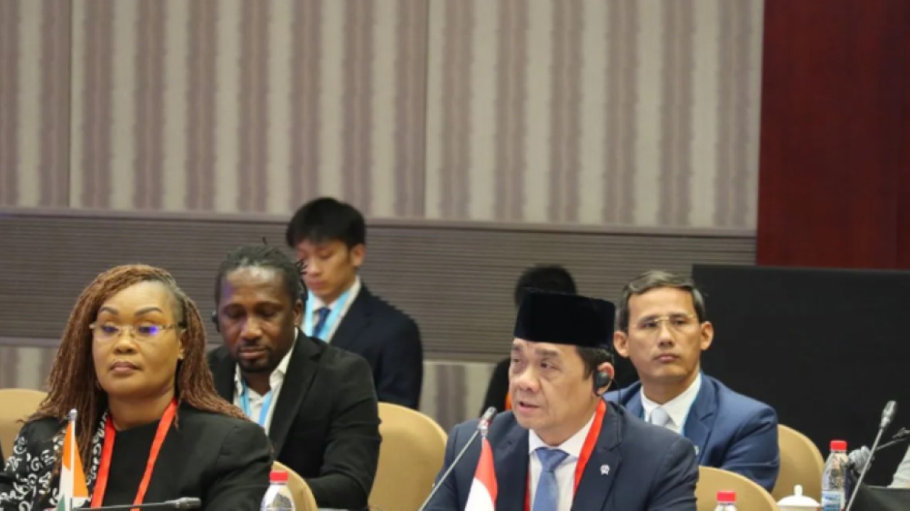 Wakil Menteri Desa dan Pembangunan Daerah Tertinggal Republik Indonesia Ahmad Riza Patria berbicara dalam rapat komite Aliansi Kemitraan Global untuk Pengentasan Kemiskinan dan Pembangunan (Global Partnership for Poverty Alleviation and Development atau GPPAD) di Beijing, Rabu (27/5/2026) ANTARA/Desca Lidya Natalia. (Antara)