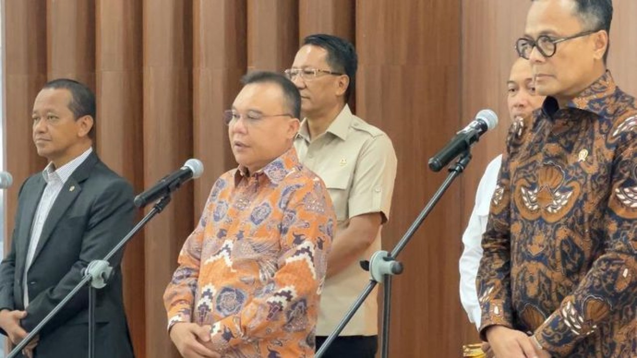Wakil Ketua DPR RI Sufmi Dasco Ahmad kumpulkan Menteri ESDM Bahlil Lahadalia hingga bos Danantara di Gedung DPR. (NTVNews.id)