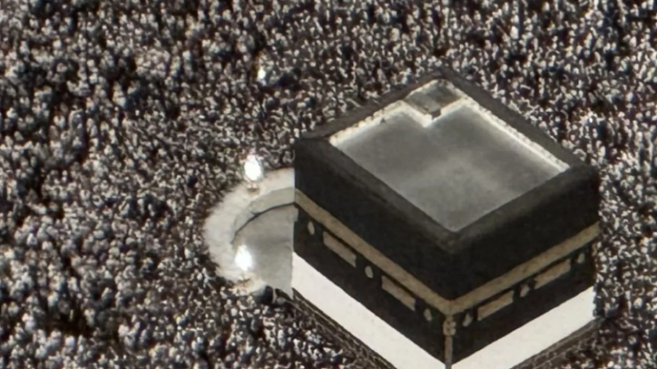 Jamaah haji dari berbagai negara di dunia melaksanakan tawaf di Masjidil Haram, Makkah, Selasa (2/6/2026) malam. ANTARA/Citro Atmoko (Antara)