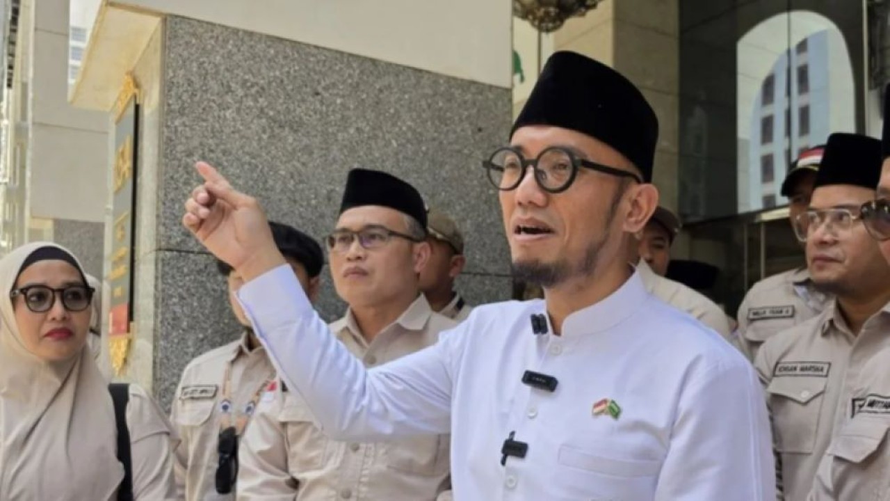 Wakil Menteri Haji dan Umrah (Wamenhaj) Dahnil Anzhar Simanjuntak meninjau langsung kesiapan fasilitas di Millennium Al Aqeeq Hotel, Madinah, Sabtu (6/6). (ANTARA/HO-MCH 2026) (Antara)
