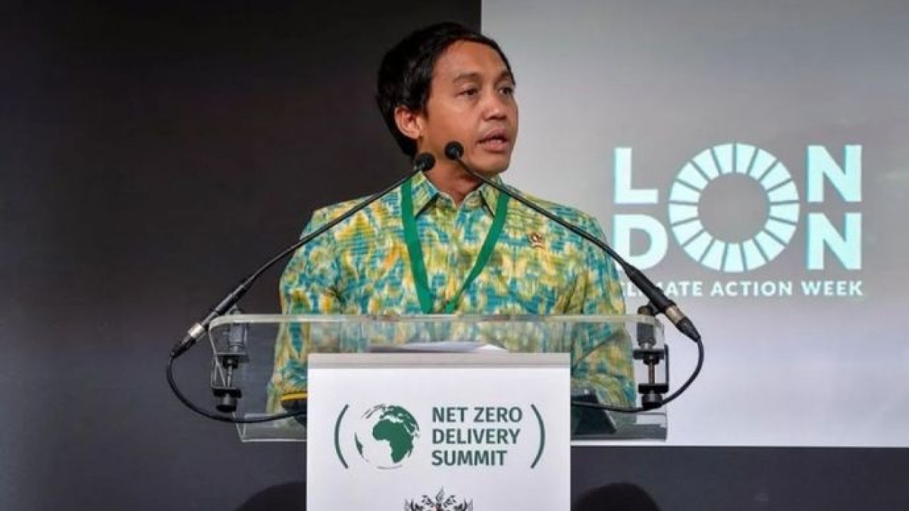 Menteri Kehutanan (Menhut) Raja Juli Antoni dalam pertemuan (Antara)