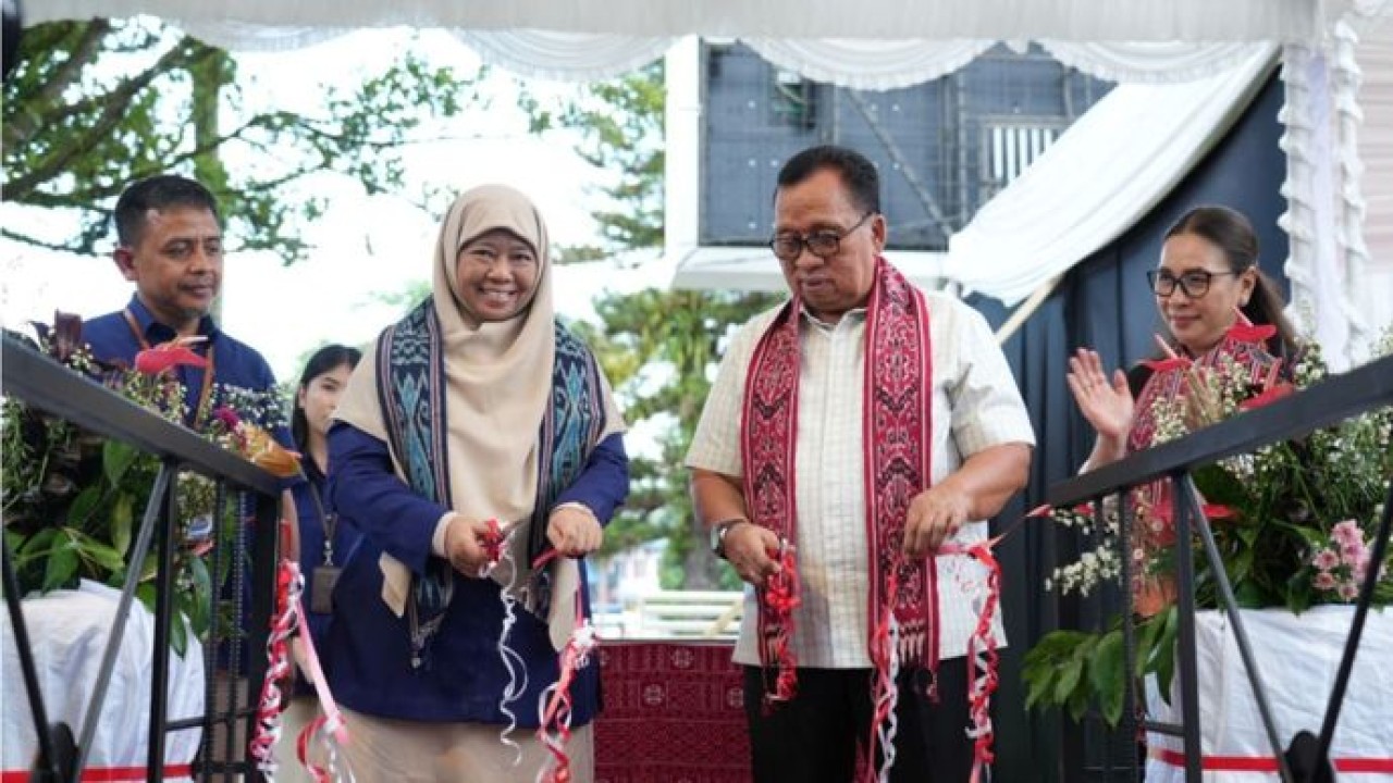 Direktur SDM dan Umum BPJS Kesehatan, Vetty Yulianty Permanasari Bersama Jajaran (BPJS)
