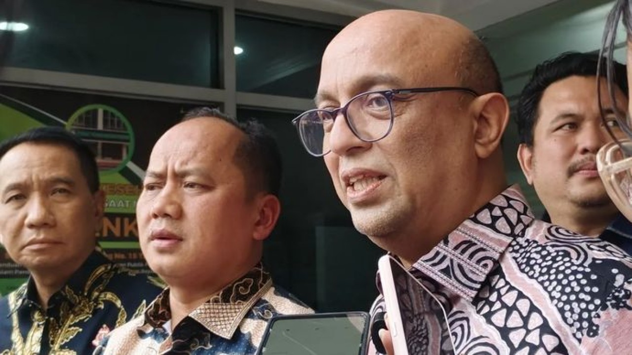 Direktur Penyidikan pada Jampidsus Kejagung Syarief Sulaeman Nahdi (kedua dari kanan) memberikan keterangan pers di Gedung Puspenkum Kejagung, Jakarta, Jumat, 30 Januari 2026. (ANTARA/Nadia Putri Rahmani) (Antara)