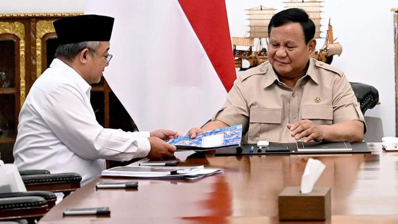 Pertemuan Presiden Prabowo Subianto dengan Menteri Pendidikan Dasar dan Menengah (Mendikdasmen) Abdul Mu’ti, di Istana Merdeka, Jakarta, Kamis (11/6). (Dok)