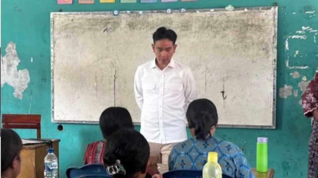 Wakil Presiden Gibran Rakabuming Raka meninjau pelaksanaan Makan Bergizi Gratis (MBG) di Kabupaten Ende, Nusa Tenggara Timur, Kamis, dan memastikan pelaksanaannya berjalan dengan baik. (ANTARA)