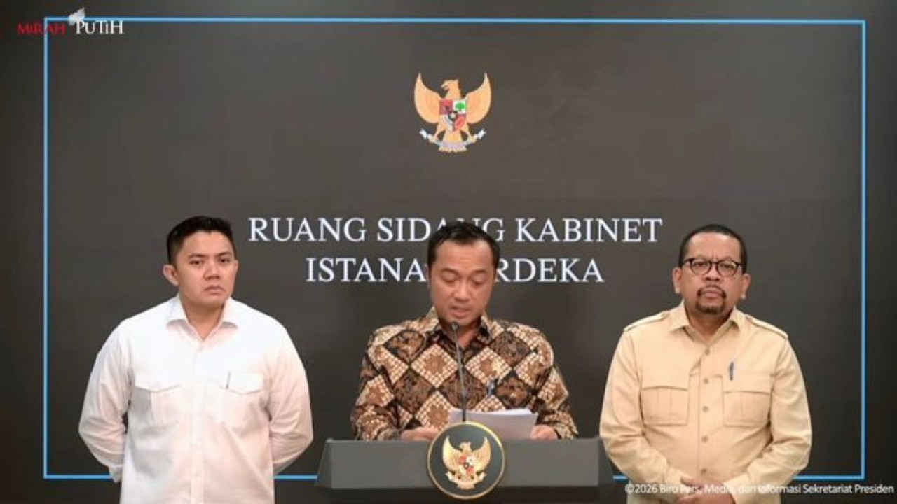 Menteri Sekretaris Negara (Mensesneg) Prasetyo Hadi mengumumkan pencopotan Kepala BGN Dadan Hindayana. (Foto: Tangkapan layar YouTube)
