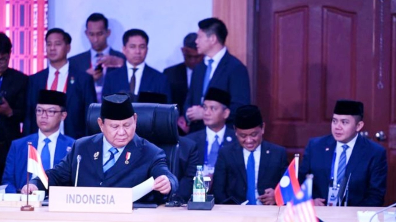 Presiden Republik Indonesia, Prabowo Subianto menghadiri sesi pleno Konferensi Tingkat Tinggi (KTT) ke-48 ASEAN yang digelar di Mactan Expo, Cebu, Filipina, (Setspres)
