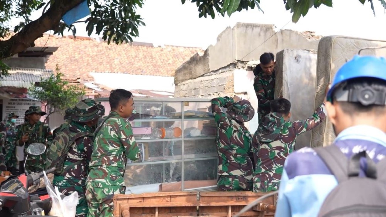 Penertiban rumah dinas di kawasan Lenteng Agung, Jakarta Selatan, yang berdiri di atas aset negara milik TNI Angkatan Darat/ist