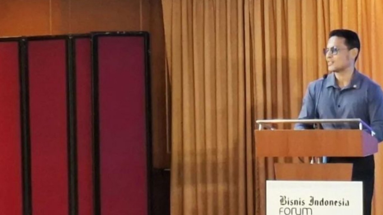 Tenaga Ahli Utama Badan Komunikasi Pemerintah (Bakom) RI Fithra Faisal Hastiadi memberikan pandangan pemerintah terkait perekonomian nasional terkini dalam acara Bisnis Indonesia Forum yang digelar di Hotel Borobudur Jakarta, Rabu, 8 Juli 2026 (Antara)