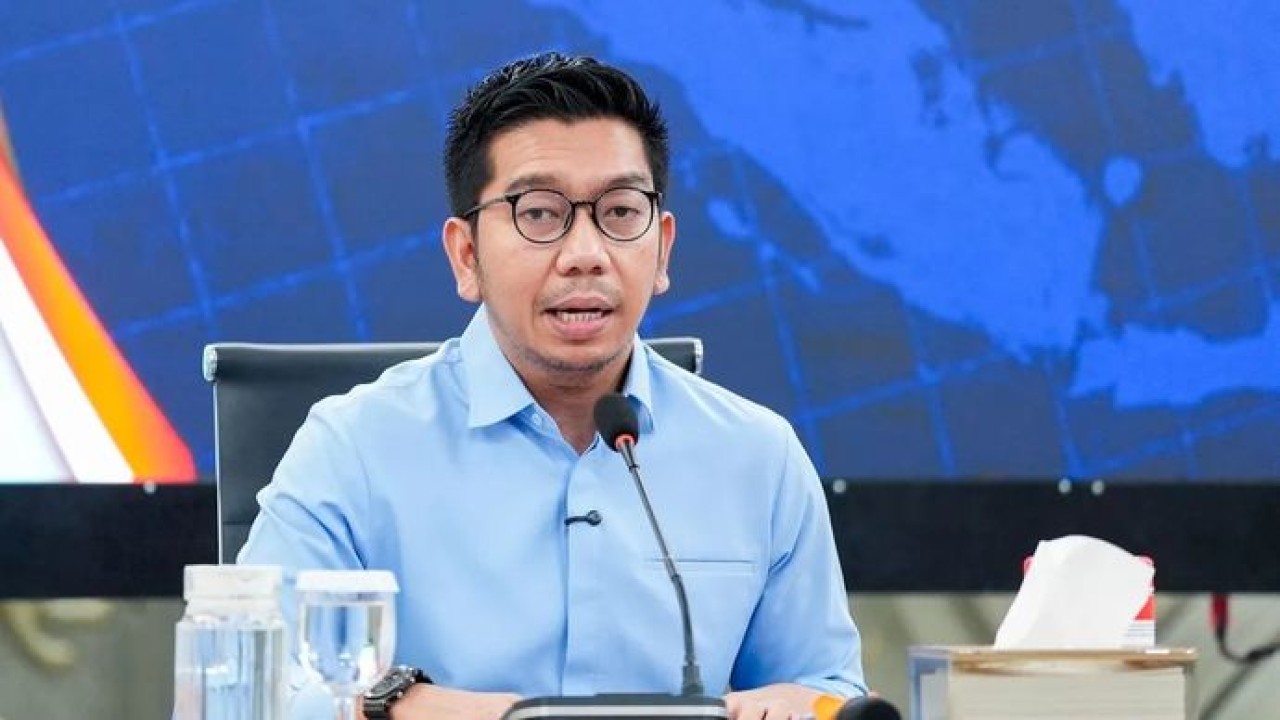 Deputi III Bidang Kemitraan dan Hubungan Media Badan Komunikasi Pemerintah (Bakom) RI Kurnia Ramadhana memberikan keterangan pada media, di Kantor Bakom RI Jakarta, Rabu, 15 Juli 2026. (Antara)