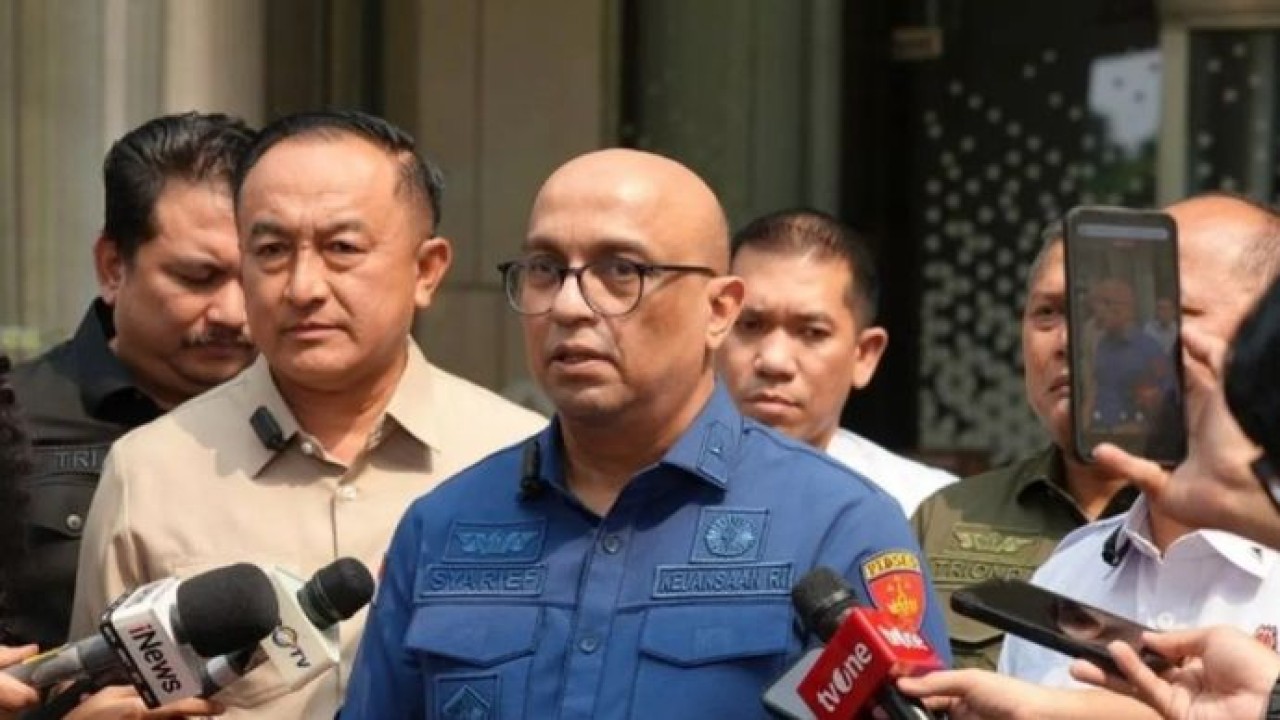 Direktur Penyidikan Jaksa Agung Muda Bidang Tindak Pidana Khusus (Jampidsus) Kejagung Syarief Sulaeman Nahdi (tengah) memberikan keterangan pers di Gedung Jampidsus Kejagung, Jakarta, Kamis, 2 Juli 2026. (Antara)