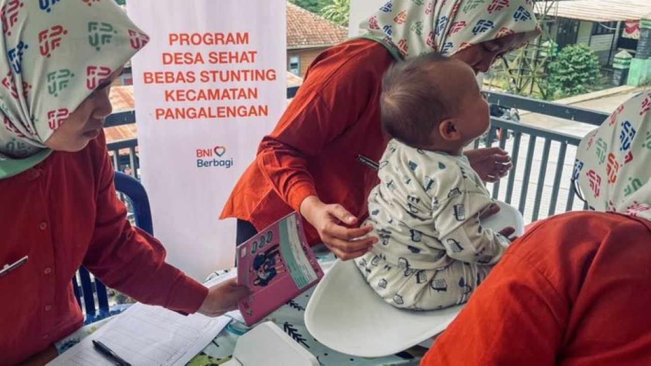 PT Bank Negara Indonesia (Persero) Tbk atau BNI memperkuat program pencegahan stunting melalui sejumlah inisiatif sosial sepanjang 2026. Langkah tersebut menjadi bagian dari kontribusi perseroan dalam meningkatkan kualitas kesehatan anak dan mendukung terwujudnya generasi Indonesia Emas 2045. (BNI)