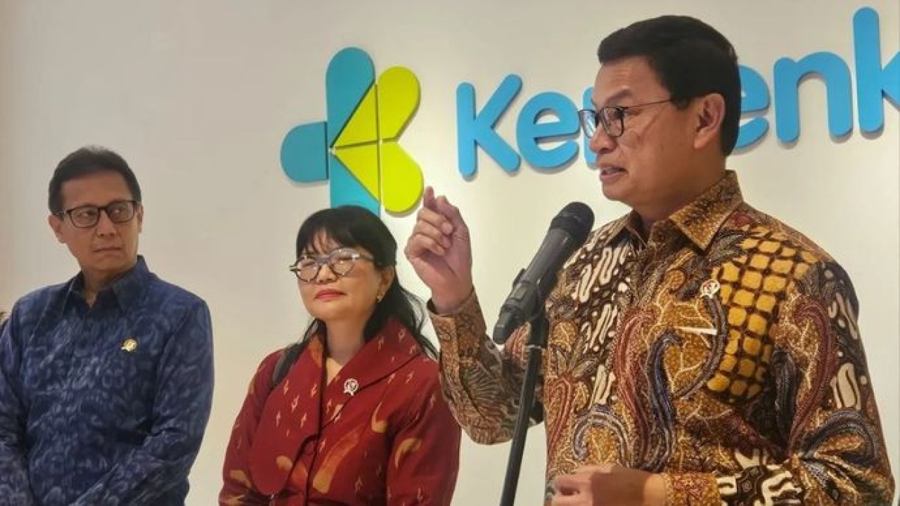 Kepala Badan Pengawas Obat dan Makanan (BPOM) Taruna Ikrar (kanan) di Jakarta, Rabu, 8 Juli 2026. (Antara)