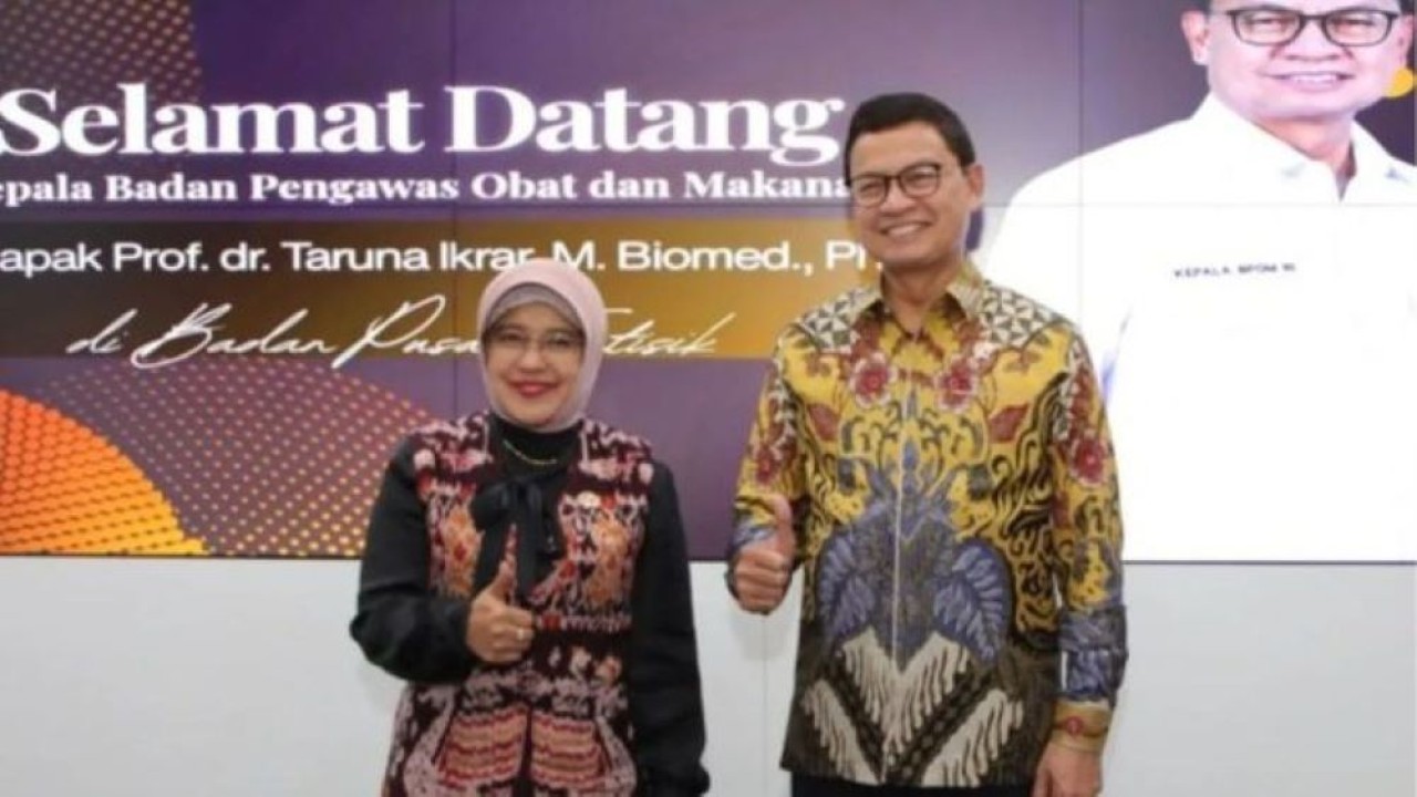 Kepala BPOM Taruna Ikrar (kanan) dan Kepala Badan Pusat Statistik (BPS) Amalia Adininggar Widyasanti (kiri) di Jakarta, Jumat (24/7/2026). (antara)