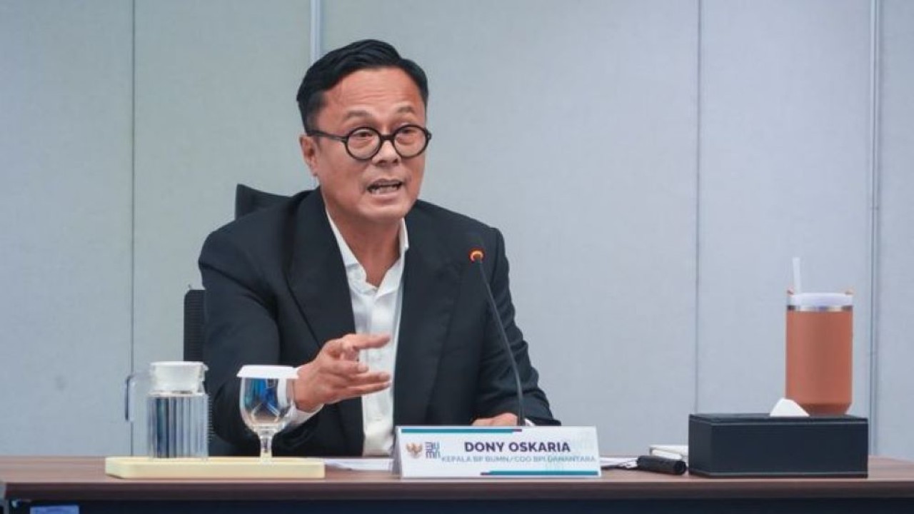 Kepala BP BUMN sekaligus COO Danantara, Dony Oskaria, menggelar pertemuan bersama jajaran Direktur Utama Pertamina Patra Niaga, Pupuk Indonesia, PTPN IV, RNI (ID FOOD), Bulog, dan Agrinas Palma.