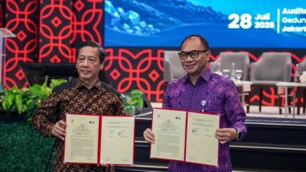PT Kereta Api Indonesia (Persero) menandatangani Nota Kesepahaman dengan Badan Riset dan Inovasi Nasional (BRIN) dalam kegiatan BRIN Goes to Industry 5 di Auditorium Soemitro Djojohadikusumo, Jakarta, Selasa, 28 Juli 2026. Kolaborasi tersebut diarahkan untuk memperkuat riset, eksplorasi, dan adopsi teknologi perkeretaapian, termasuk pengembangan Automatic Train Protection (ATP) (Antara)