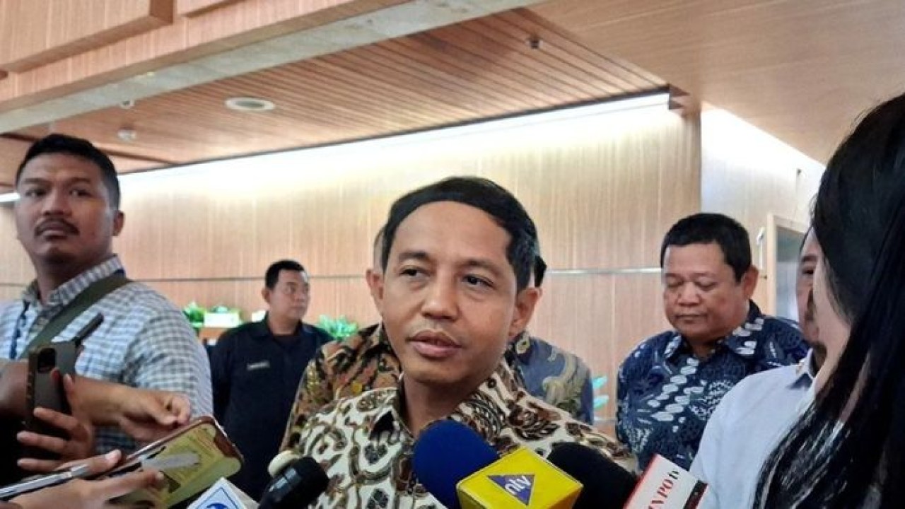 Menhut Raja Juli Antoni dalam konferensi pers terkait klarifikasi isu keterlibatan dirinya dalam OTT KPK Bupati Kuansing di Jakarta, Jumat, 3 Juli 2026. (Antara)