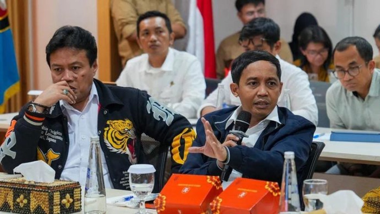 Menteri Kehutanan Raja Juli Antoni dalam rapat bersama jajaran Direktorat Jenderal Penegakan Hukum (Gakkum) Kementerian Kehutanan (Kemenhut), di Kantor Kemenhut RI, Jakarta, Selasa, 14 Juli 2026 (Antara)