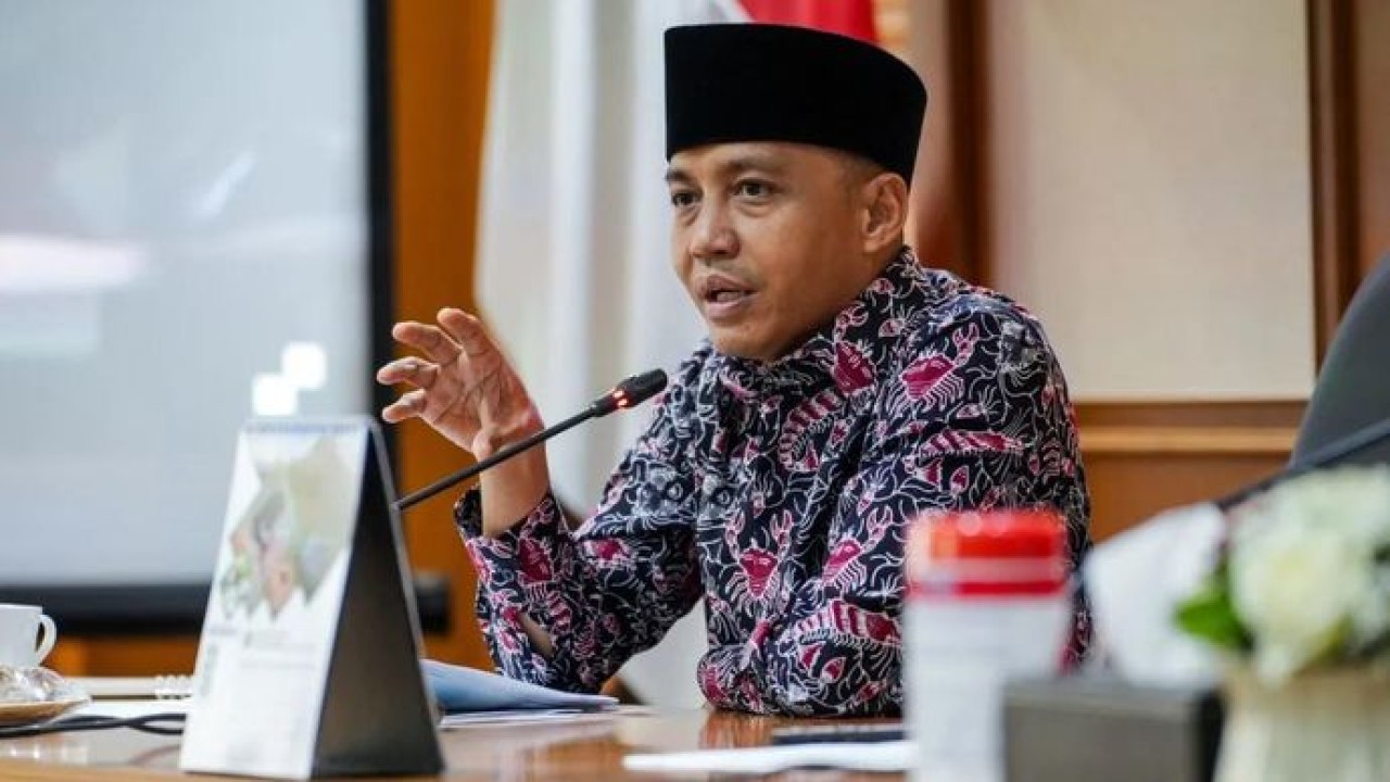 Menteri Kehutanan (Menhut) Raja Juli Antoni dalam pertemuan dengan PT Dirgantara Indonesia, di Kantor Kemenhut RI, Senin, 20 Juli 2026 (Antara)