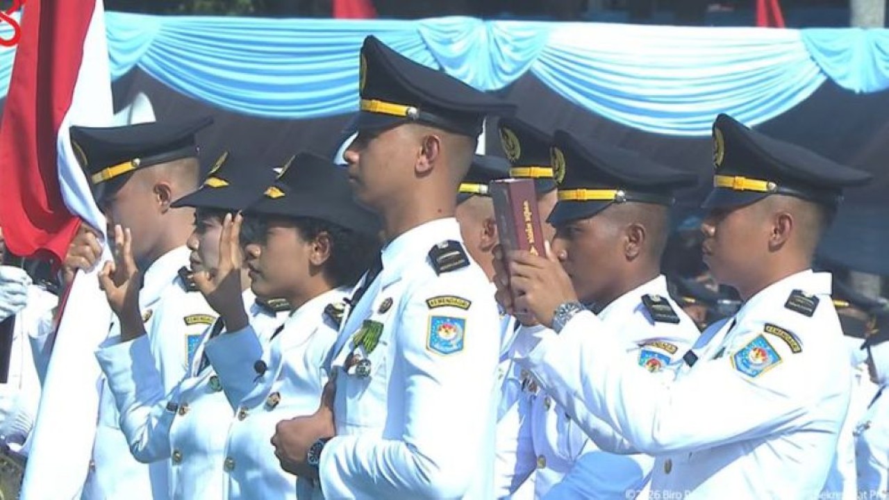 Presiden Prabowo Subianto melantik 1.204 pamong praja muda Institut Pemerintahan Dalam Negeri (IPDN), di Kampus IPDN. (Foto: Istimewa)