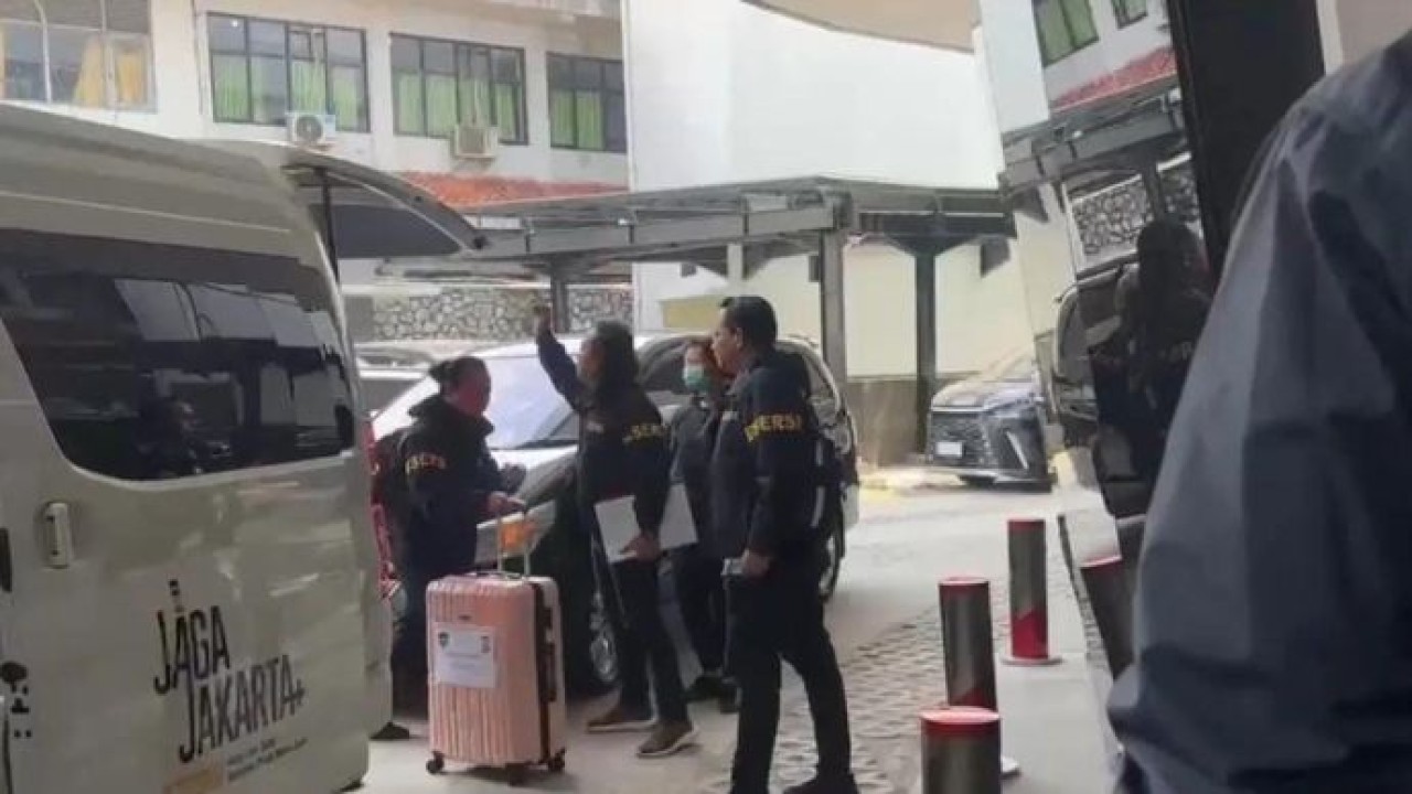 Tim gabungan Korps Pemberantasan Tindak Pidana Korupsi (Kortastipidkor) Polri dan Polda Metro Jaya mengunjungi Gedung Jampidsus Kejaksaan Agung (Kejagung), Jakarta, Selasa, 14 Juli 2026 (Antara)