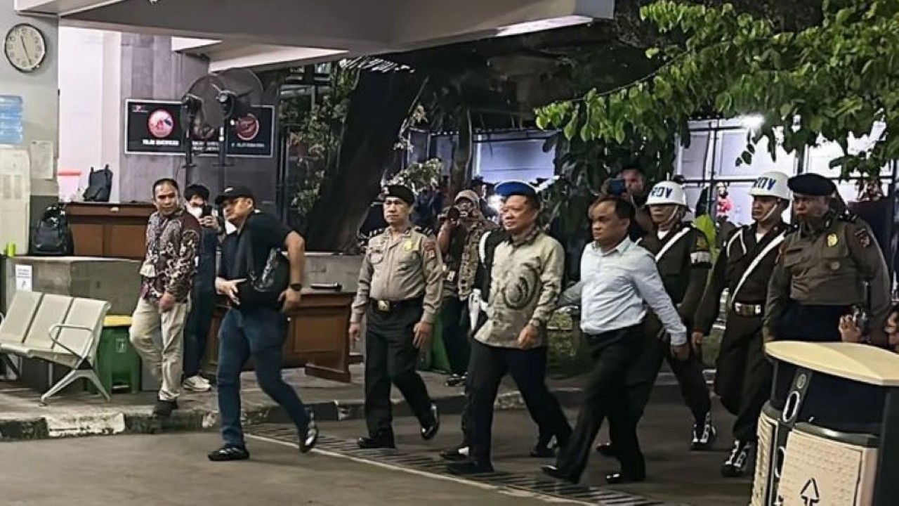 Mantan Jaksa Agung Muda Bidang Tindak Pidana Khusus (Jampidsus) Febrie Adriansyah tiba di Rumah Tahanan Negara Cabang Komisi Pemberantasan Korupsi (Rutan KPK), Jakarta, Jumat, 24 Juli 2026. (Antara)