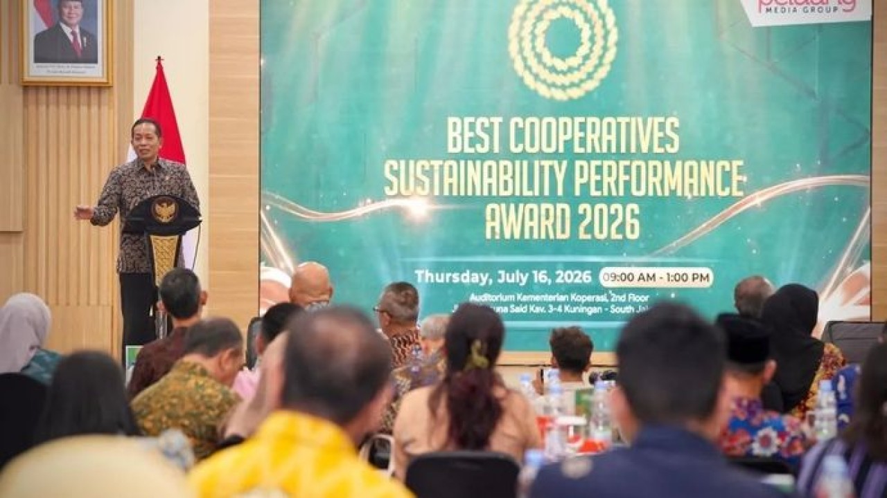 Menteri Koperasi Ferry Juliantono berbicara dalam acara Best Cooperative Sustainability Performance Award 2026 di Jakarta, Kamis, 16 Juli 2026. (Antara)