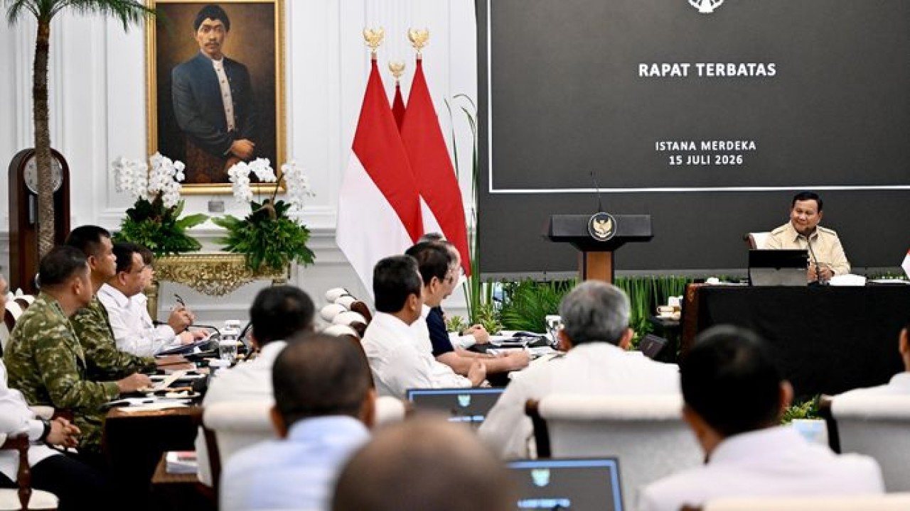 Prabowo Subianto dan Jajaran Kabinet Lakukan Rapat Terbatas di Istana (Sekretariat Presiden)