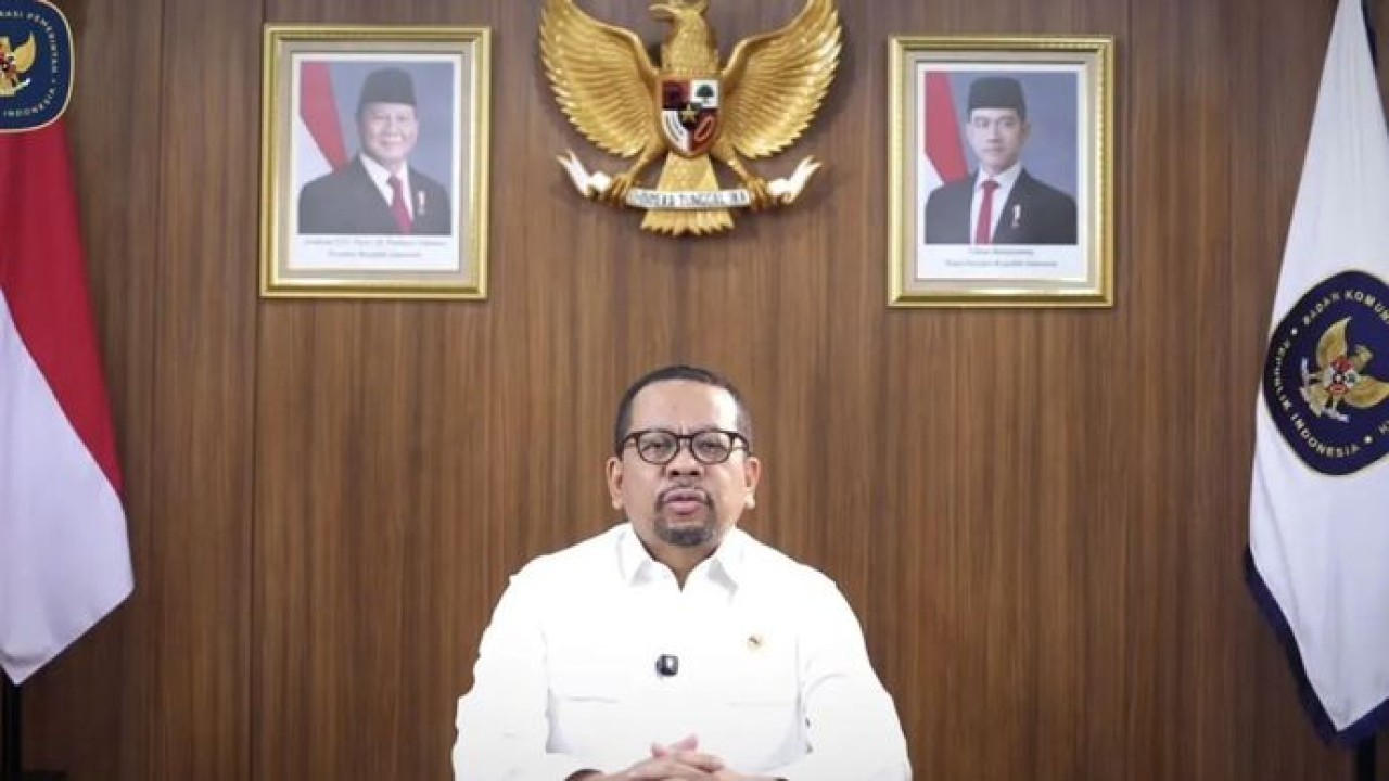Kepala Badan Komunikasi Pemerintah (Bakom) RI Muhammad Qodari memberikan keterangan resmi terkait evaluasi program pemerintah di Jakarta, Selasa, 21 Juli 2026. (Antara)