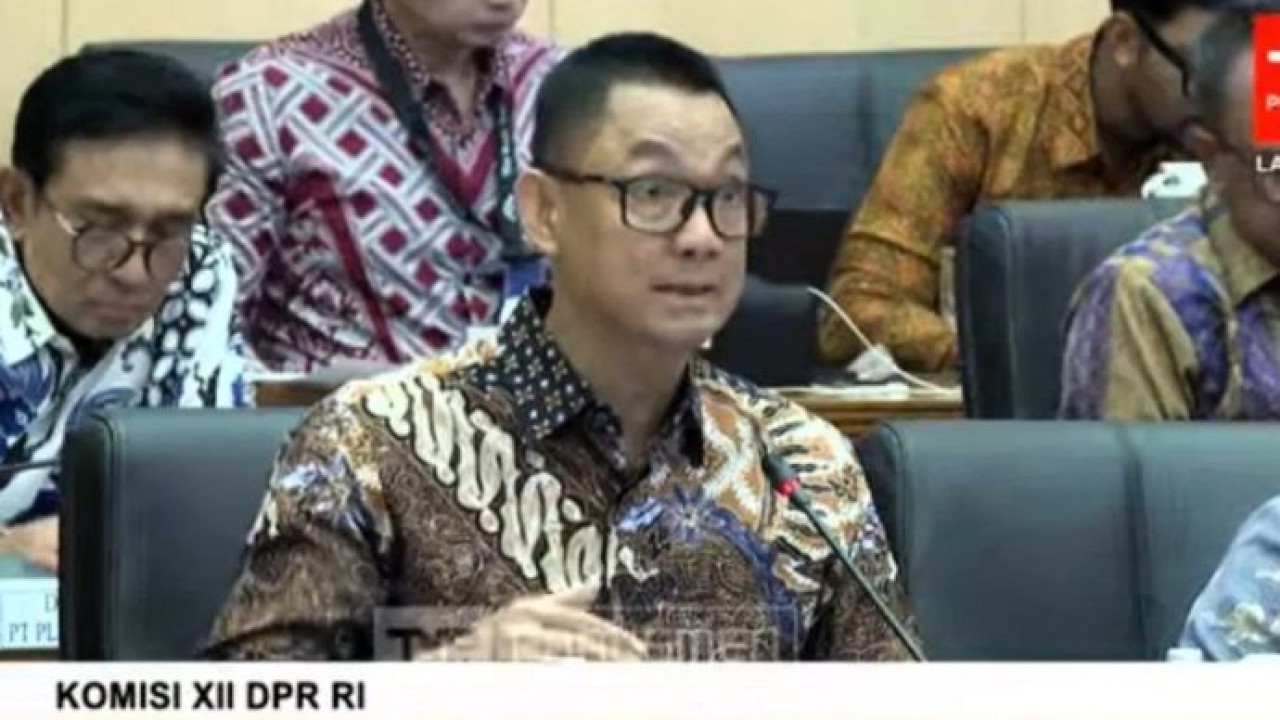 Tangkapan layar- Direktur Utama PT PLN (Persero) Darmawan Prasodjo saat memberi penjelasan pada Rapat Dengar Pendapat dengan Komisi XII DPR RI di Jakarta, Kamis, 2 Juli 2026. (Antara)
