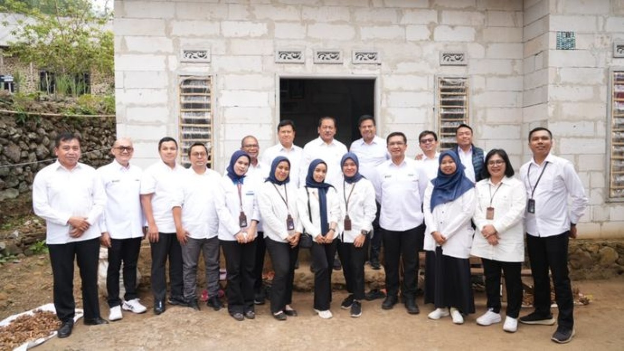 Danantara Dukung Penguatan Ekonomi Kerakyatan, Tinjau Langsung Pemberdayaan Nasabah PNM di Mojokerto (PNM di Mojokerto)