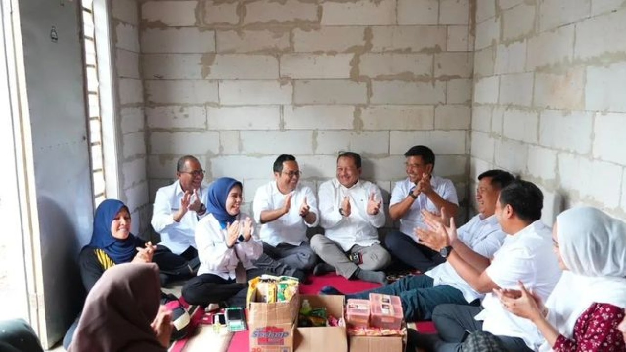 Danantara dukung penguatan ekonomi kerakyatan, tinjau langsung pemberdayaan nasabah PNM di Mojokerto. (Antara)
