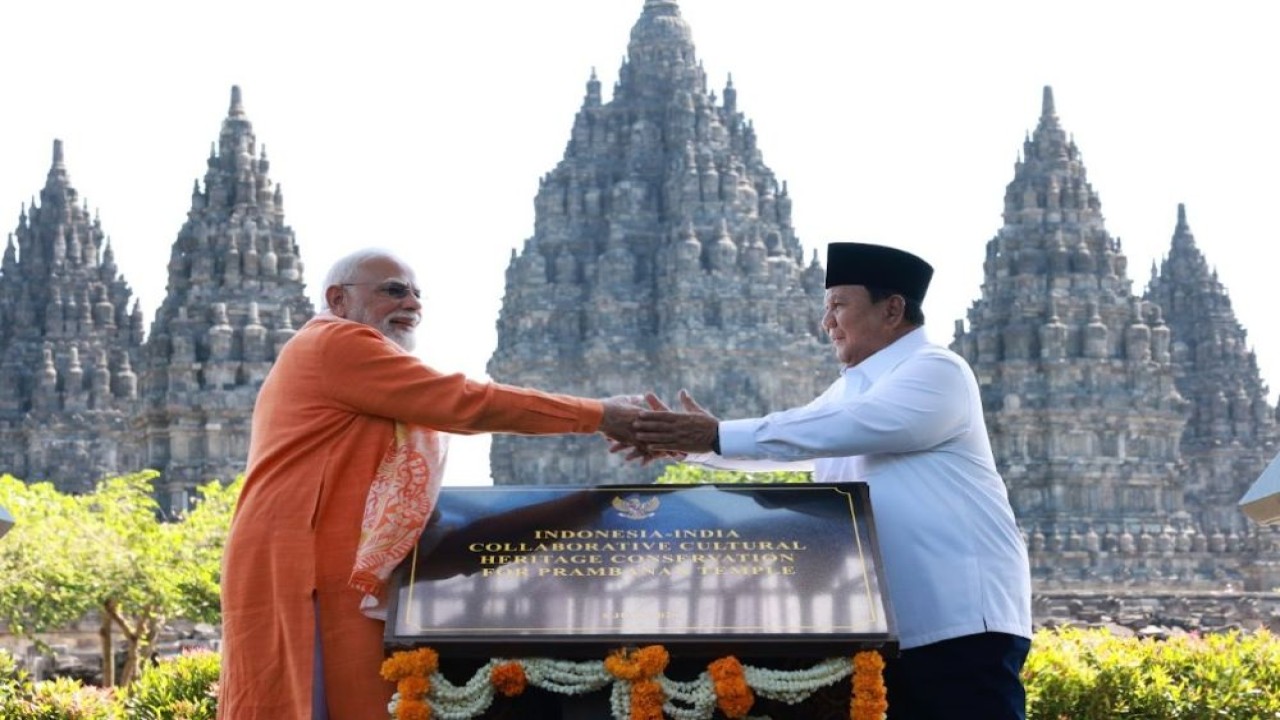 Presiden Prabowo Subianto bersama Perdana Menteri (PM) India Narendra Modi mengunjungi Candi Prambanan di Daerah Istimewa Yogyakarta (DIY), Rabu (8/7/2026). (Foto: Dok/Istimewa/bakom RI)