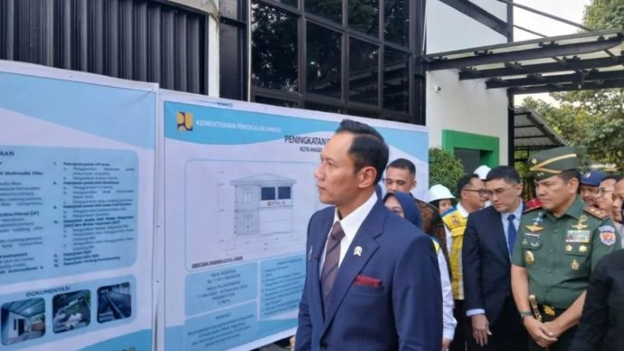 Menteri Koordinator Bidang Infrastruktur dan Pembangunan Kewilayahan Agus Harimurti Yudhoyono menyaksikan proyek pembangunan SPAM dan IPAL di Akademi Militer Magelang, Sabtu, 11 Juli 2026. (Antara)
