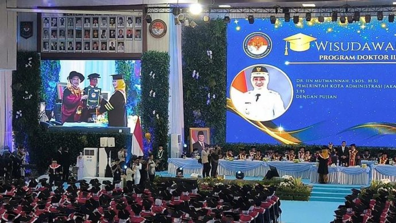 Menteri Dalam Negeri Muhammad Tito Karnavian dalam Sidang Senat Terbuka Wisuda Program Sarjana Terapan Ilmu Pemerintahan, Magister Terapan Ilmu Pemerintahan, Pendidikan Profesi Kepamongprajaan, dan Doktor Ilmu Pemerintahan Tahun Akademik 2025/2026 di Kampus IPDN Jatinangor, Sumedang, Jawa Barat (Antara)