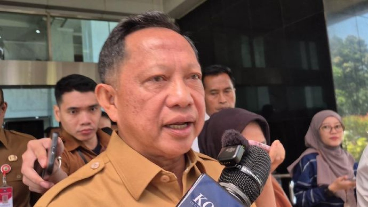 Menteri Dalam Negeri (Mendagri) Tito Karnavian merespons rencana Pemerintah Provinsi (Pemprov) DKI Jakarta menerbitkan obligasi daerah senilai Rp3,5 triliun. (Ntvnews. Id-Muslimin Trisyuliono)
