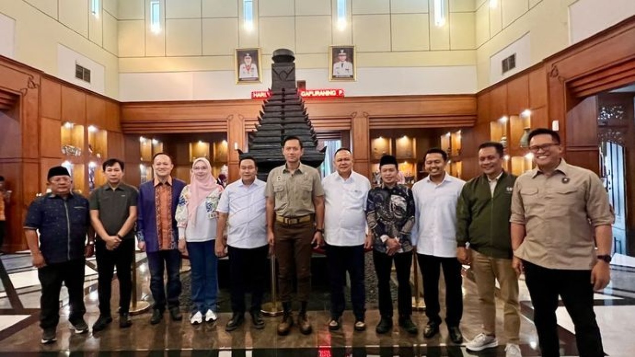 Menteri Koordinator Bidang Infrastruktur dan Pembangunan Kewilayahan Agus Harimurti Yudhoyono (AHY) melakukan kunjungan kerja ke Jawa Timur pada 1–2 Agustus 2026 sebagai bagian dari upaya memastikan pembangunan infrastruktur benar-benar berdampak nyata bagi masyarakat.