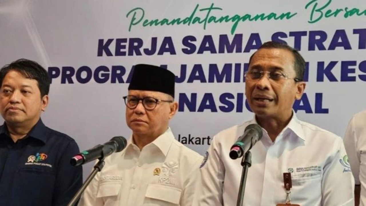 Direktur Utama BPJS Kesehatan Prihati Pujowaskito (kanan) di Jakarta, Senin, 3 Agustus 2026. (Antara)
