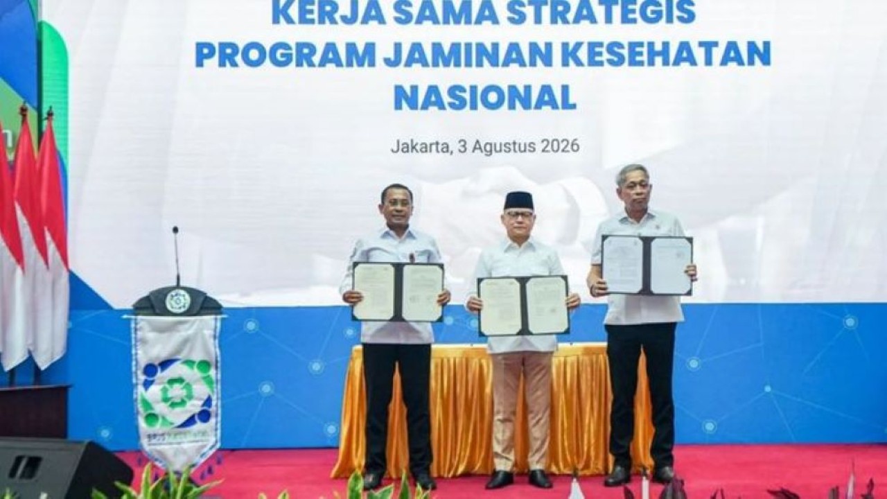 Penandatanganan MoU Wakil Menteri Sosial (Wamensos) Agus Jabo Priyono dan Direktur Utama BPJS Kesehatan Prihati Pujowaskito di Kantor Pusat BPJS Kesehatan, Jakarta, Senin (3/8/2026). (Antara)