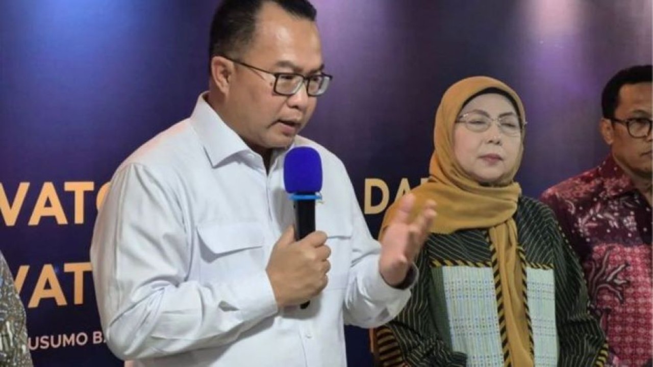 Kepala Badan Riset dan Inovasi Nasional (BRIN) Arif Satria (kiri) di Jakarta, Senin (10/8/2026). (Antara)