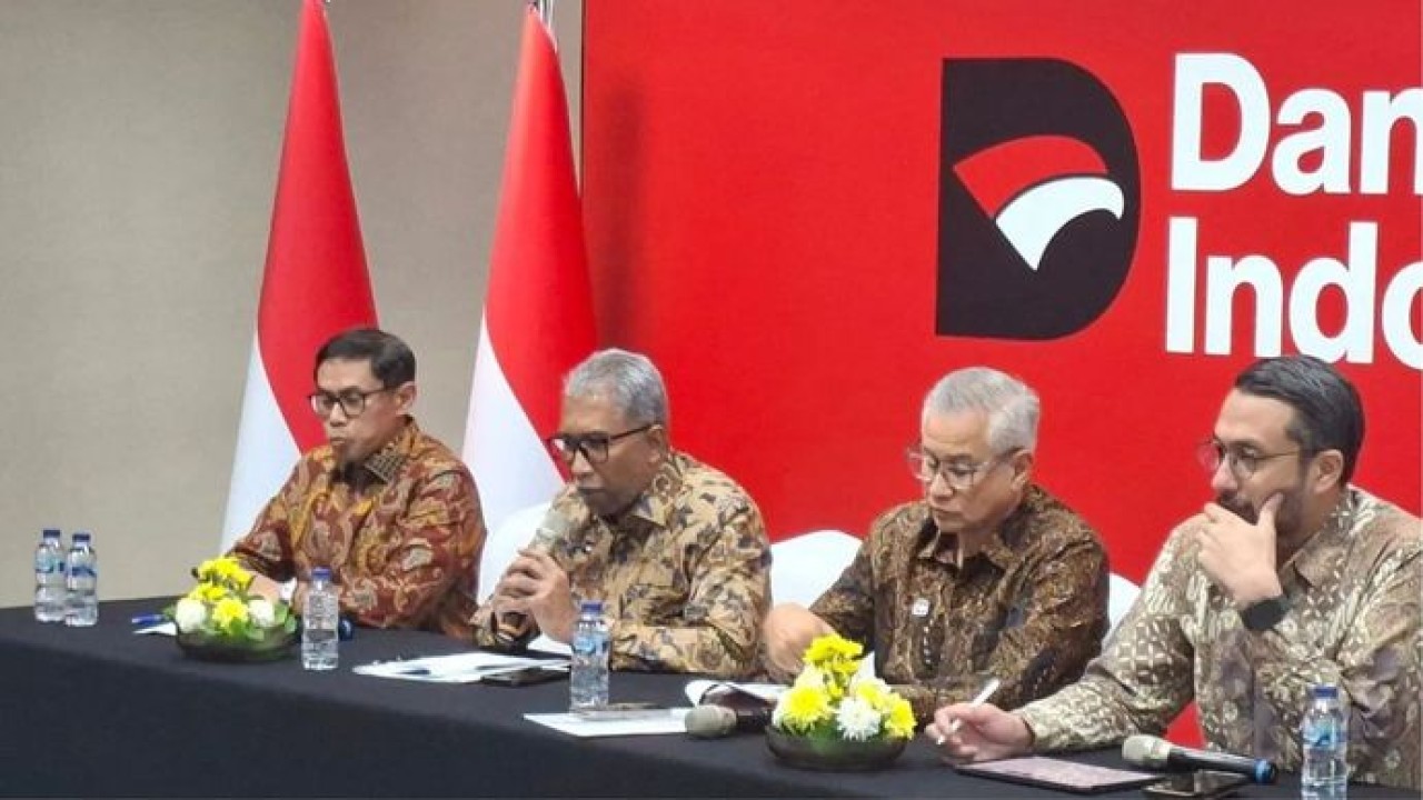 Senior Director Sector Specialist Property & Real Estate Danantara Asset Management Dian Takdir Badrsyah menyampaikan keterangan kepada wartawan dalam konferensi pers di Jakarta, Jumat (21/8/2026). (Antara)